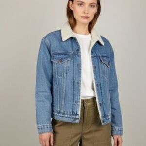 Levi's Women's Sherpa Denim Jean Jacket Trucker Size XL Fits Oversized Medium